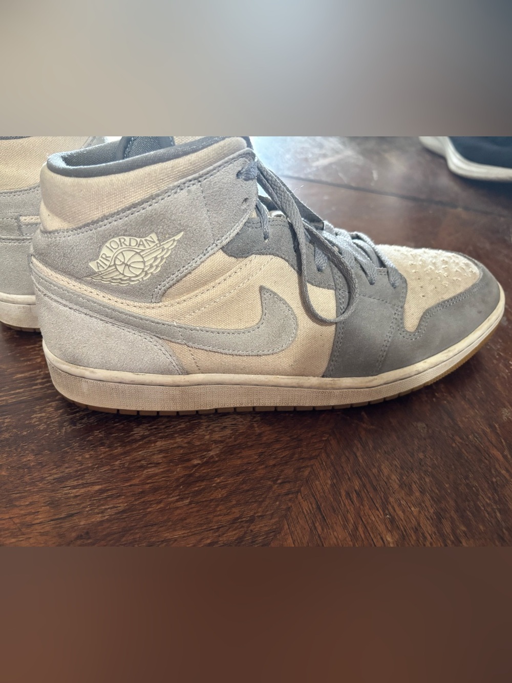 Jordan 1 mid SE High-Top Sneakers in Gray and Cream